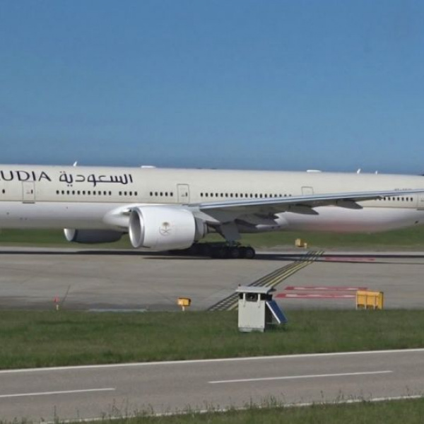Saudi Arabia Extends Flight Ban Indefinitely Saudi Arabian Airlines Saudia Saudia Aviation Business Middle East