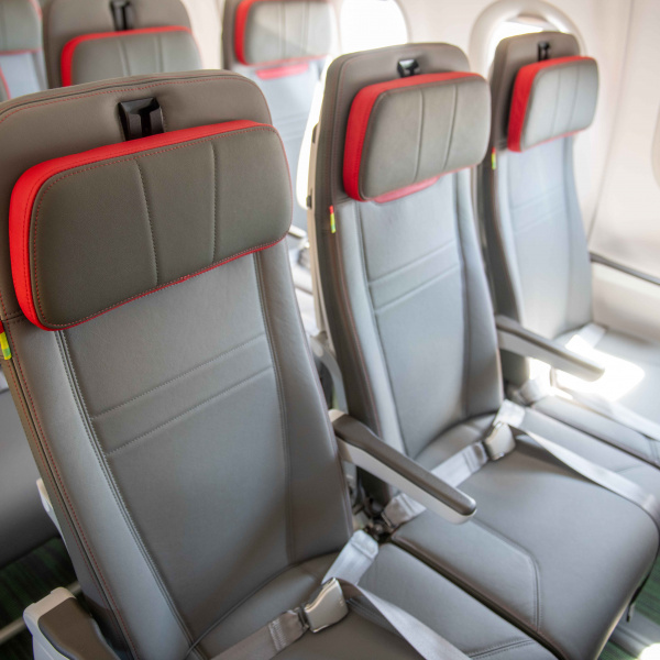 Recaro Aircraft Seating integrates SL3710 and BL3710 into hybrid layout