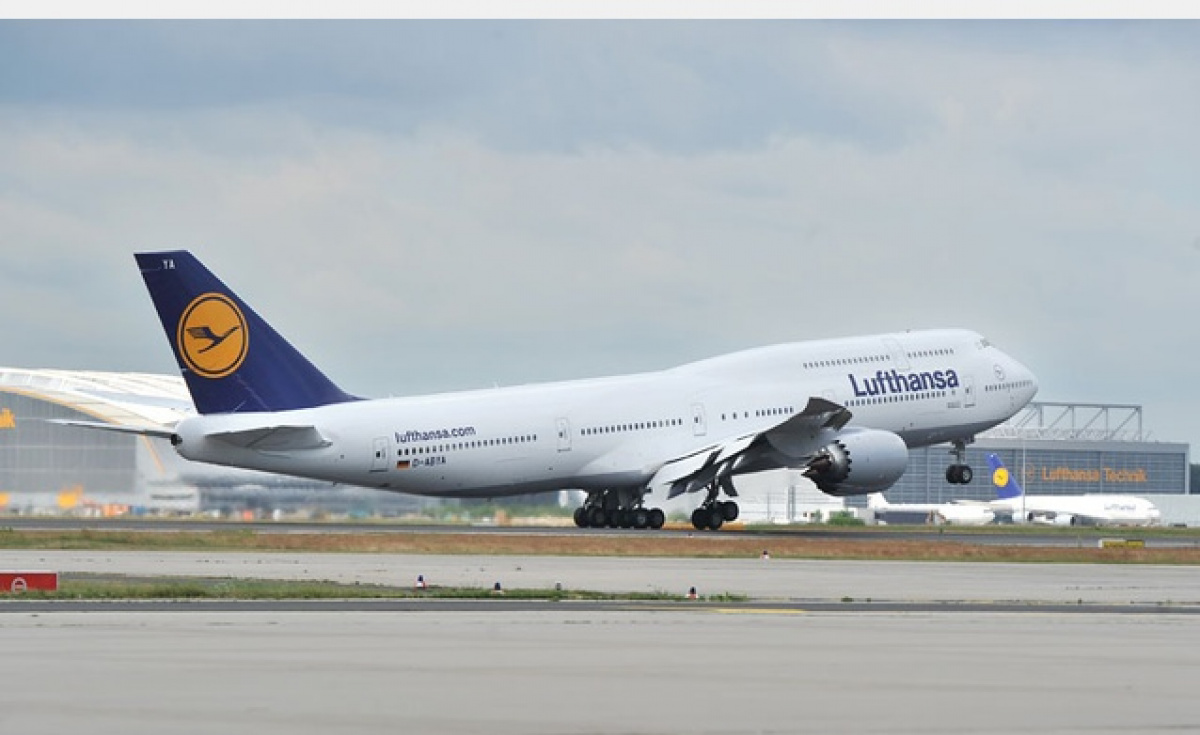 Lufthansa Conducts Inaugural Flight Of World S First Boeing 747 8i Airlines Aviation Business Middle East