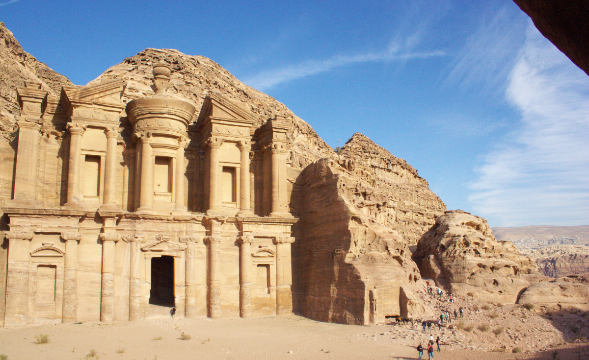 According to reports from local media, the death toll from the flash floods has risen to 12, and approximately 4,000 tourists have been evacuated from the area surrounding the ancient city of Petra. According to reports from local media, the death toll from the flash floods has risen to 12, and approximately 4,000 tourists have been evacuated from the area surrounding the ancient city of Petra.