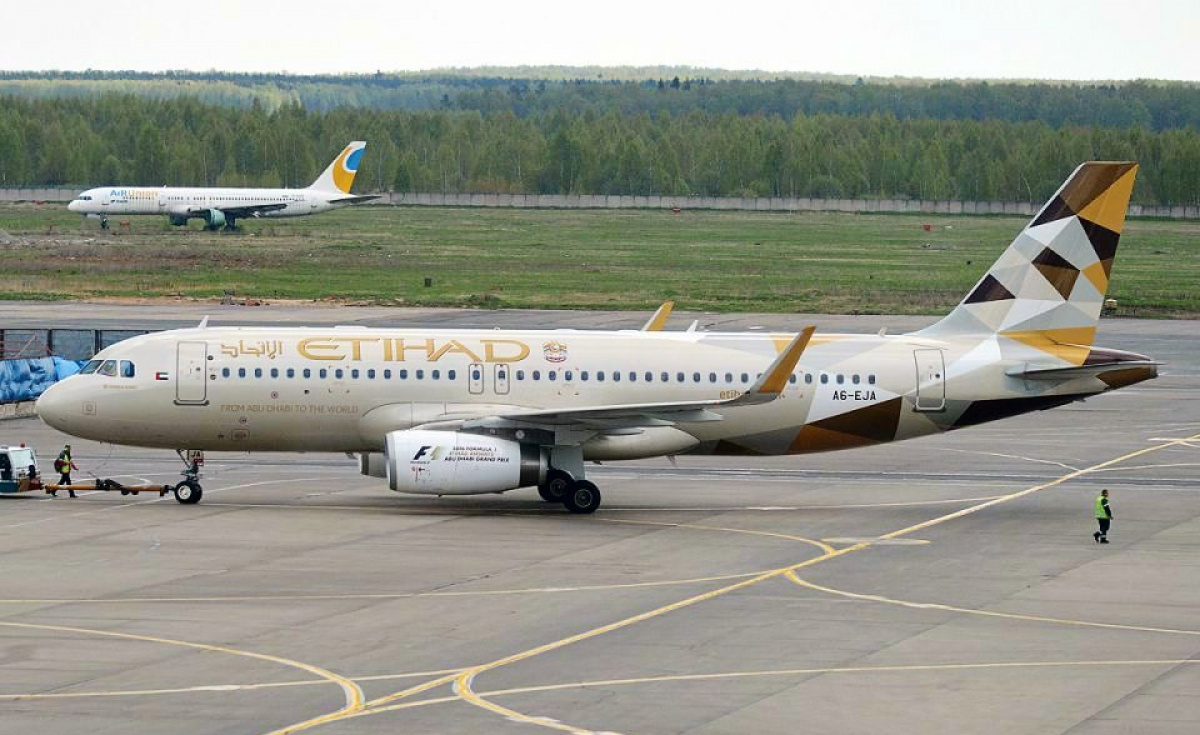 Etihad Airways Lays Off Hundreds Of Employees Including Crew Airlines Etihad Airways Tony Douglas Etihad Crew Etihad Cabin Crew Aviation Business Middle East