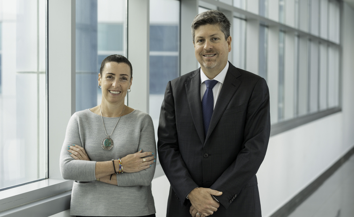 (L-R): Linden Coppell, head of Sustainability at Etihad Airways, and Dr Alejandro Ríos Galvan, director of the Sustainable Bioenergy Research Consortium (SBRC). (L-R): Linden Coppell, head of Sustainability at Etihad Airways, and Dr Alejandro Ríos Galvan, director of the Sustainable Bioenergy Research Consortium (SBRC).