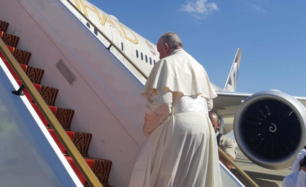 There were several design changes added to the aircraft including the addition of the Vatican’s emblem on the aircraft’s door, as well as the inclusion of specially designed insignia added to the headrests of seats. There were several design changes added to the aircraft including the addition of the Vatican’s emblem on the aircraft’s door, as well as the inclusion of specially designed insignia added to the headrests of seats.
