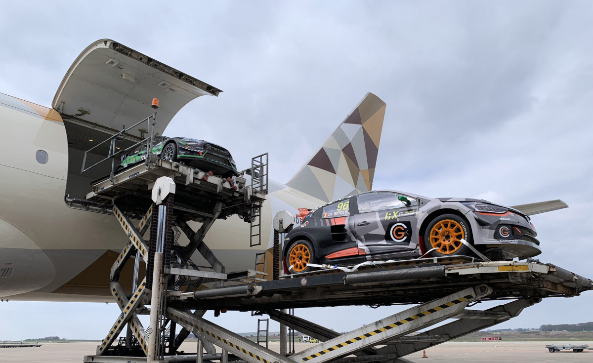 Serving as the official airline partner for the motorsport event, Etihad Cargo also delivered over 200 cubic metres of spare parts along with the racing vehicles. Serving as the official airline partner for the motorsport event, Etihad Cargo also delivered over 200 cubic metres of spare parts along with the racing vehicles.