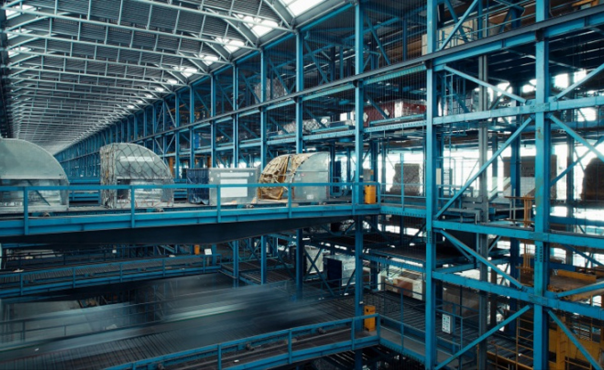 Hactl is one of the largest handlers of ULDs in the world: in 2018 it processed 1.14 million units. Hactl operates within its own strict set of ULD handling procedures and provides thorough staff training. Hactl is one of the largest handlers of ULDs in the world: in 2018 it processed 1.14 million units. Hactl operates within its own strict set of ULD handling procedures and provides thorough staff training.
