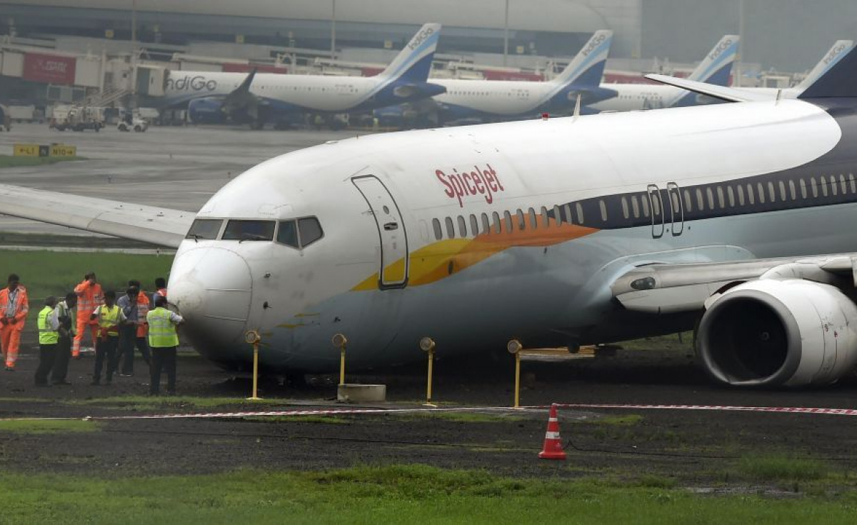 The main runway at Chhatrapati Shivaji International airport has been closed since a SpiceJet aircraft overshot the runway on Monday night after landing in heavy rains. The plane remains stuck on the runway, a SpiceJet spokesperson told Arabian Business. The main runway at Chhatrapati Shivaji International airport has been closed since a SpiceJet aircraft overshot the runway on Monday night after landing in heavy rains. The plane remains stuck on the runway, a SpiceJet spokesperson told Arabian Business.