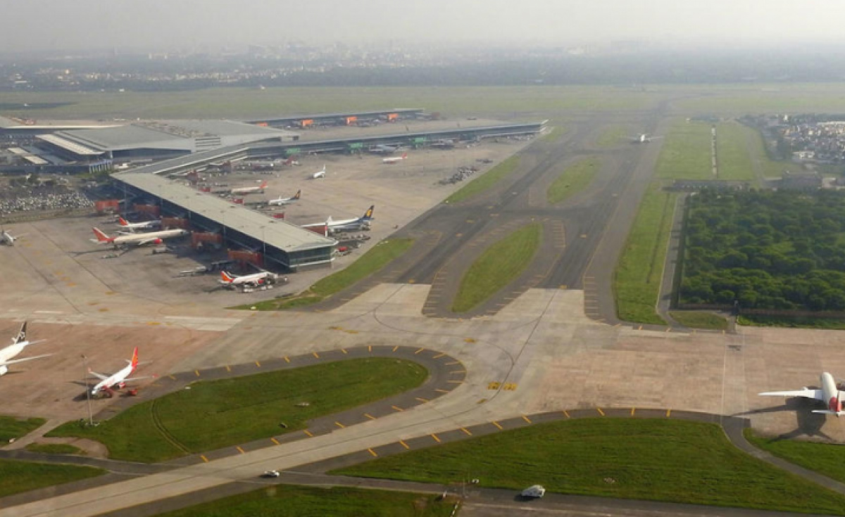 In addition to the fourth runway, Phase 3A expansion plans includes expansion of the airport’s Terminal 1 apron area and development of dual elevated Eastern Cross Taxiway, DIAL said. In addition to the fourth runway, Phase 3A expansion plans includes expansion of the airport’s Terminal 1 apron area and development of dual elevated Eastern Cross Taxiway, DIAL said.