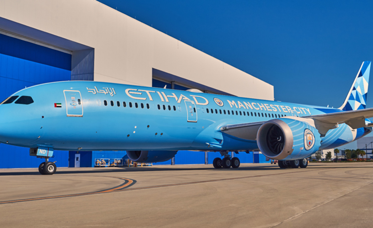Etihad Airways unveils Manchester City FC livery on new Dreamliner Etihad Airways unveils Manchester City FC livery on new Dreamliner