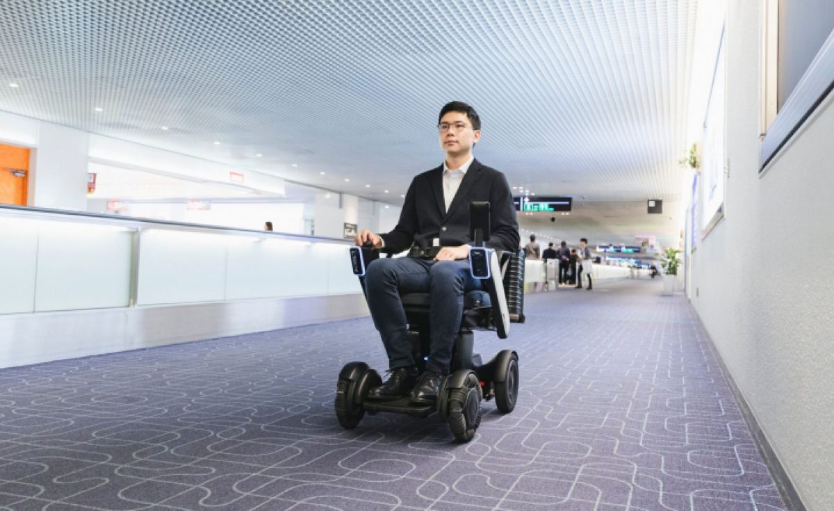 Whill, Abu dhabi, Abu Dhabi airport, Accessibility Whill, Abu dhabi, Abu Dhabi airport, Accessibility