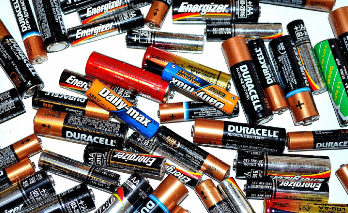 Lithium batteries, Health and safety, Flight Safety Lithium batteries, Health and safety, Flight Safety