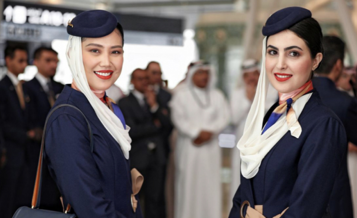 Video Saudia Unveils New Cabin Crew Uniform Airlines Saudi Arabian Airlines Saudia Saudia Cabin Crew Cabin Crew Uniform Uniforms Aviation Business Middle East