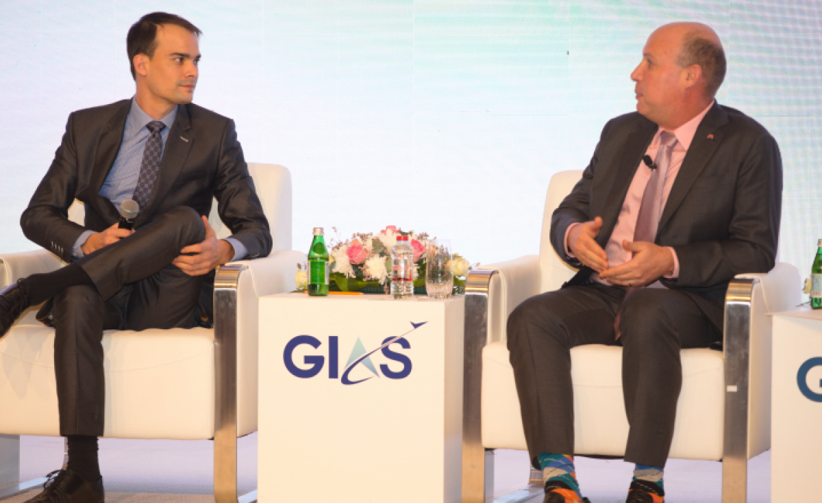Roei Ganzarski, chief executive of magniX (right) Roei Ganzarski, chief executive of magniX (right)
